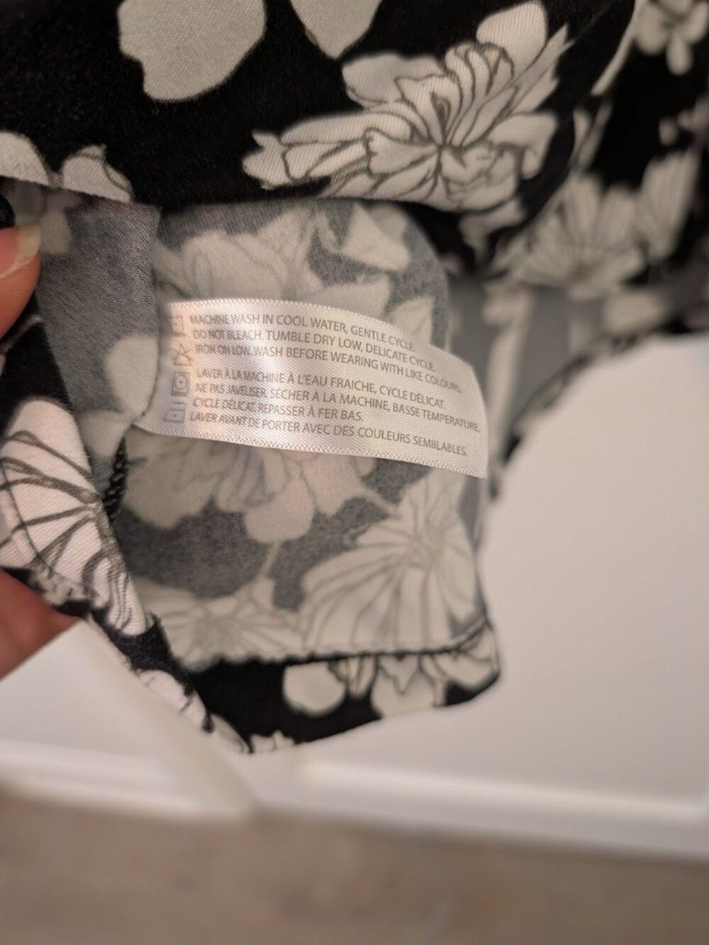 Emily & Jane Black White Floral Lace-Trim Camisole M/M - Picture 6 of 6